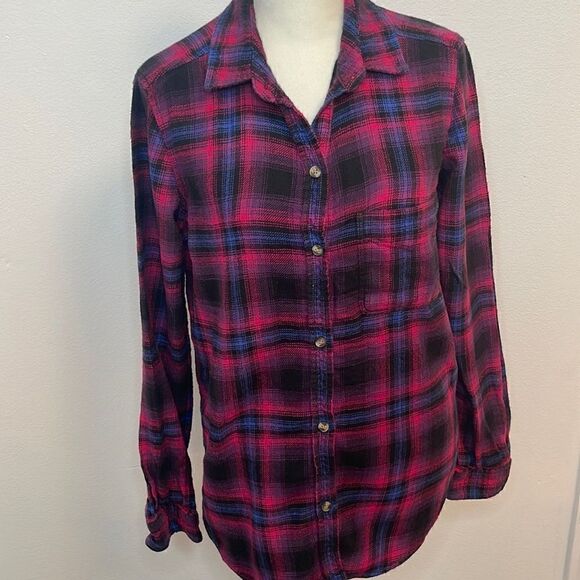 American Eagle Outfitters soft flannel shirt.  Ahh-maxi fly soft.  Size XS. - Picture 1 of 6